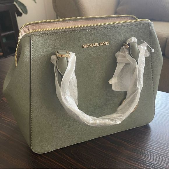 NWT Michael Kors Charlotte Large Satchel - Picture 1 of 8